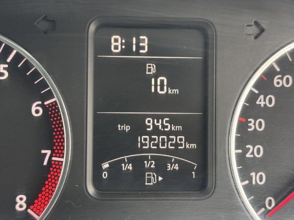 2012-Volkswagen-Polo-16-Comfortline-5-dr image:8