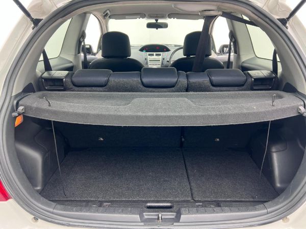 2010-Toyota-Yaris-T1-3-dr image:11
