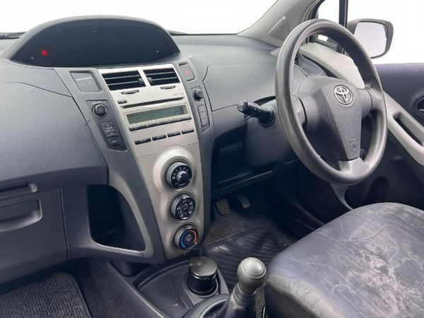 2010-Toyota-Yaris-T1-3-dr image:7