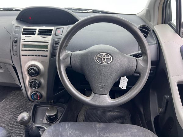 2010-Toyota-Yaris-T1-3-dr image:8