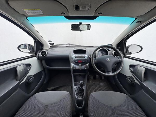 2009-Peugeot-107-XT-X-Line image:10