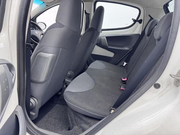 2009-Peugeot-107-XT-X-Line image:11