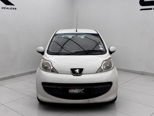 2009-Peugeot-107-XT-X-Line image:1