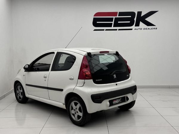 2009-Peugeot-107-XT-X-Line image:3