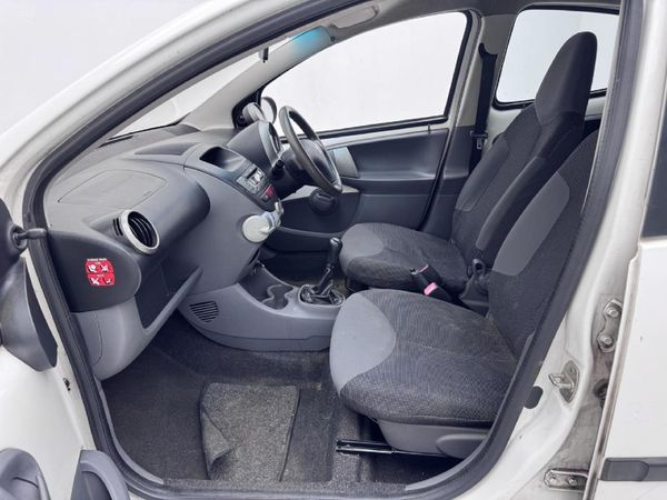 2009-Peugeot-107-XT-X-Line image:6