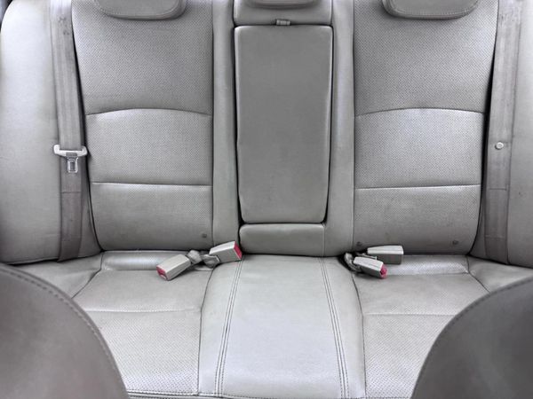 2013-Geely-Emgrand-EC7-18-Lux image:13