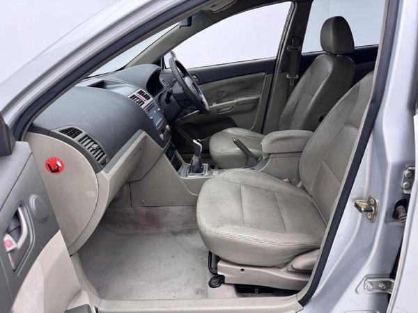 2013-Geely-Emgrand-EC7-18-Lux image:6