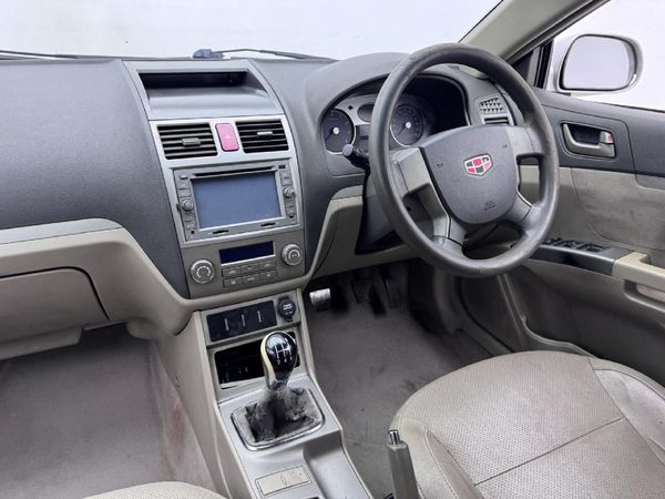 2013-Geely-Emgrand-EC7-18-Lux image:7