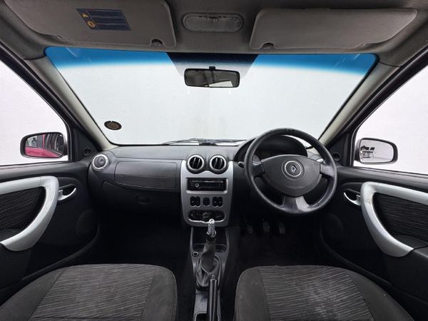 2012-Renault-Sandero-16-Stepway image:10