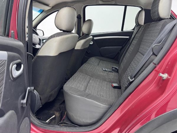 2012-Renault-Sandero-16-Stepway image:11