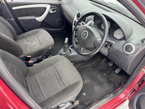 2012-Renault-Sandero-16-Stepway image:14