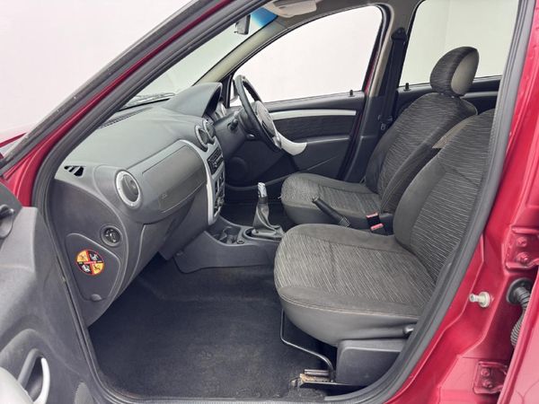 2012-Renault-Sandero-16-Stepway image:6