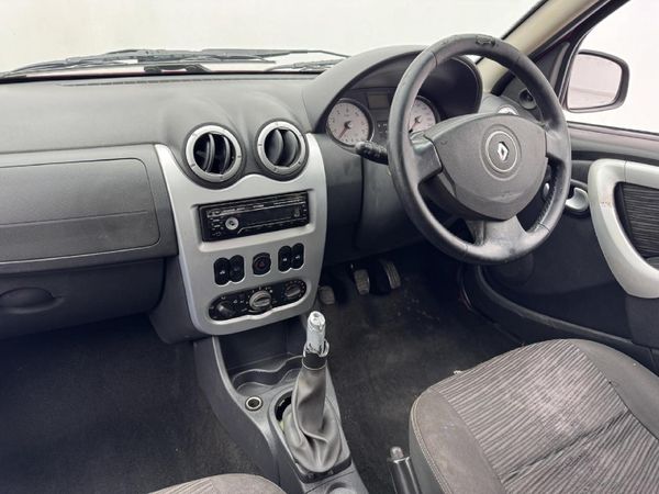 2012-Renault-Sandero-16-Stepway image:7