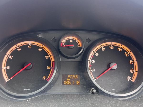 2010-Opel-Corsa-14-Essentia-5-dr image:9