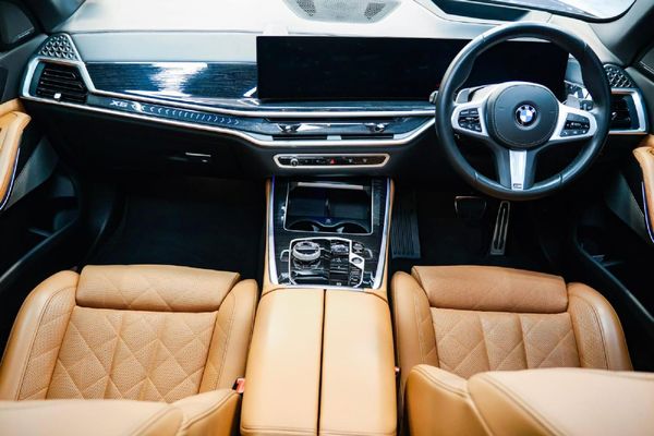 2025-BMW-X5-xDrive30d-M-Sport image:15