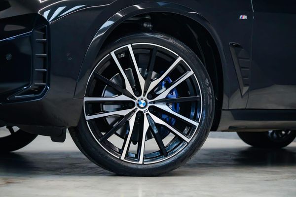 2025-BMW-X5-xDrive30d-M-Sport image:4