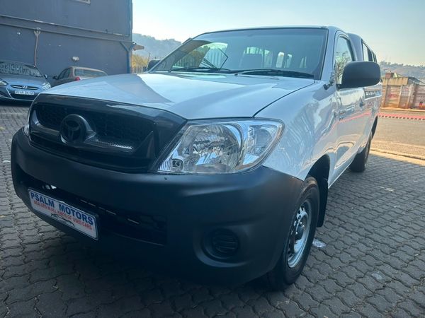 2013-Toyota-Hilux-25-D-4D-Single-Cab image:1