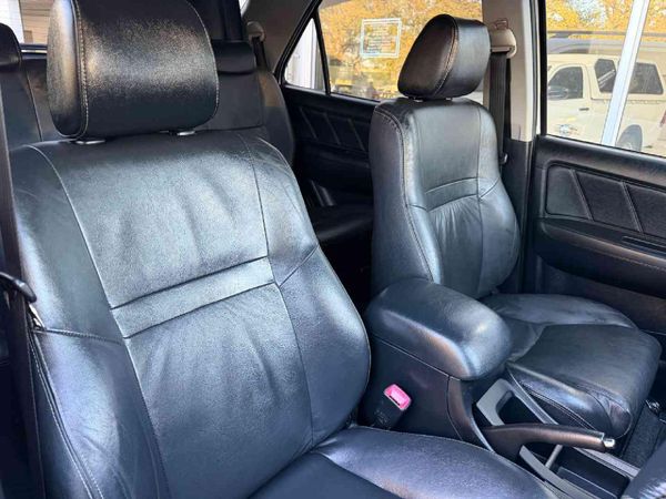 2014-Toyota-Fortuner-30-D-4D-Raised-Body image:9