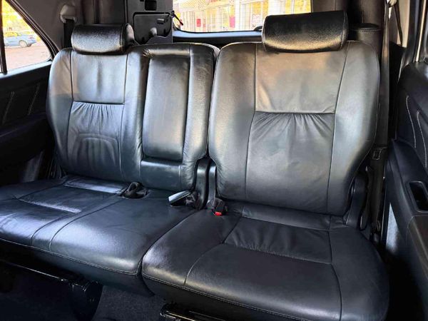 2014-Toyota-Fortuner-30-D-4D-Raised-Body image:11