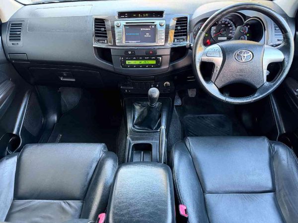 2014-Toyota-Fortuner-30-D-4D-Raised-Body image:6