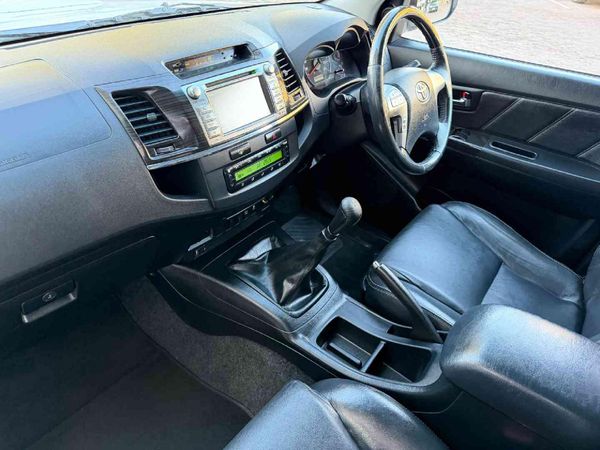 2014-Toyota-Fortuner-30-D-4D-Raised-Body image:7