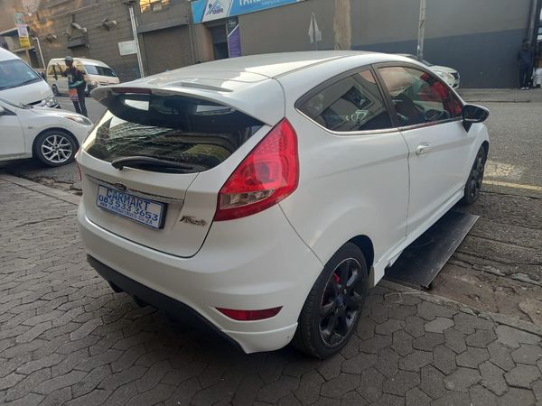 2012-Ford-Fiesta-16i-Titanium-3-dr image:5