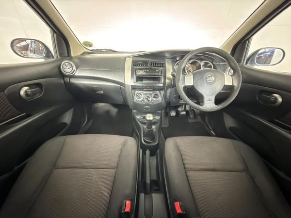 2009-Nissan-Livina-16-Visia-X-Gear image:1