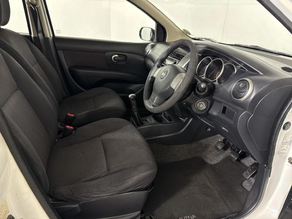 2009-Nissan-Livina-16-Visia-X-Gear image:7