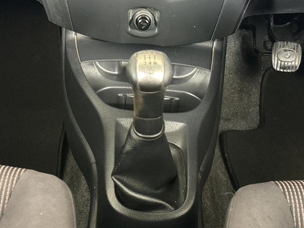 2009-Nissan-Livina-16-Visia-X-Gear image:8