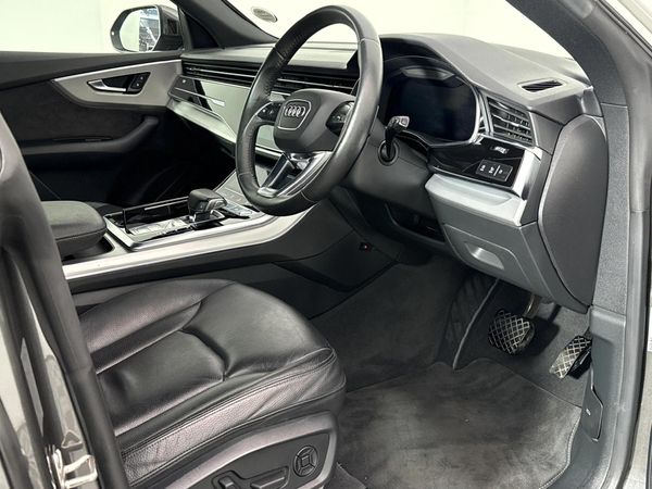 2019-Audi-Q8-55-TFSI-quattro-Auto image:9