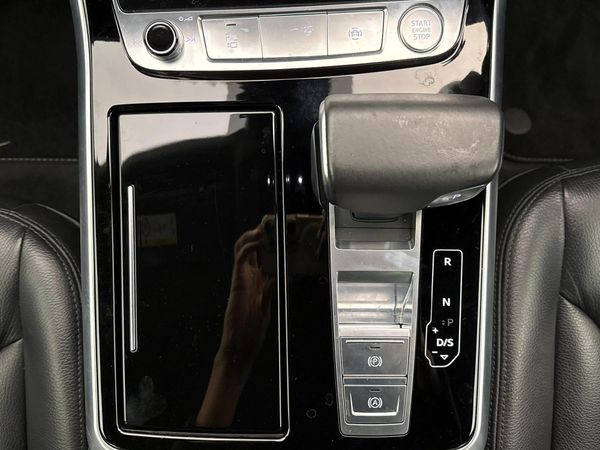 2019-Audi-Q8-55-TFSI-quattro-Auto image:10