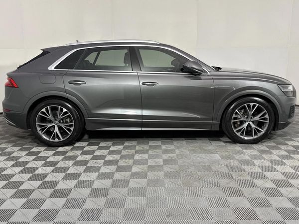 2019-Audi-Q8-55-TFSI-quattro-Auto image:16