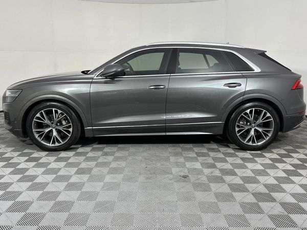 2019-Audi-Q8-55-TFSI-quattro-Auto image:18