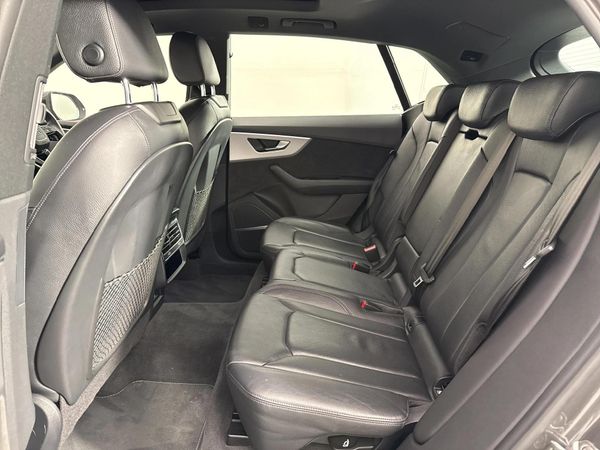 2019-Audi-Q8-55-TFSI-quattro-Auto image:3