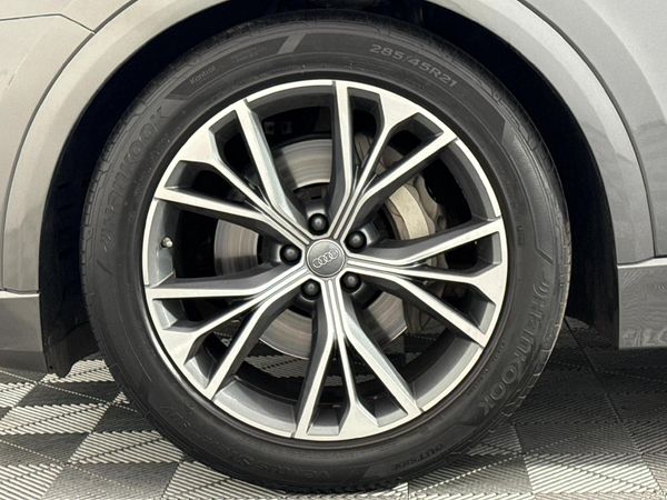 2019-Audi-Q8-55-TFSI-quattro-Auto image:4