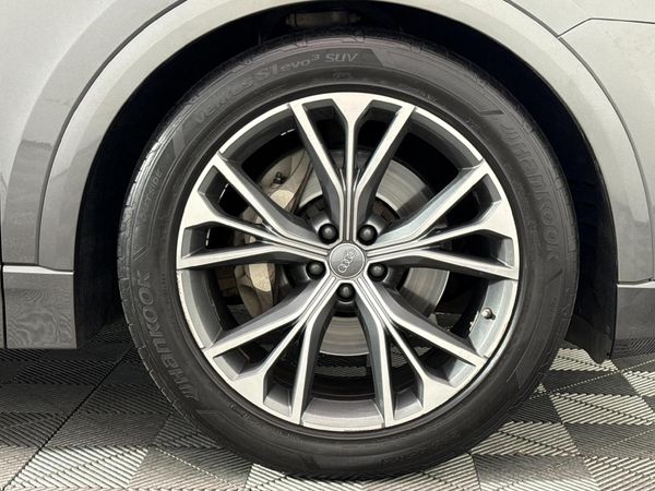 2019-Audi-Q8-55-TFSI-quattro-Auto image:5