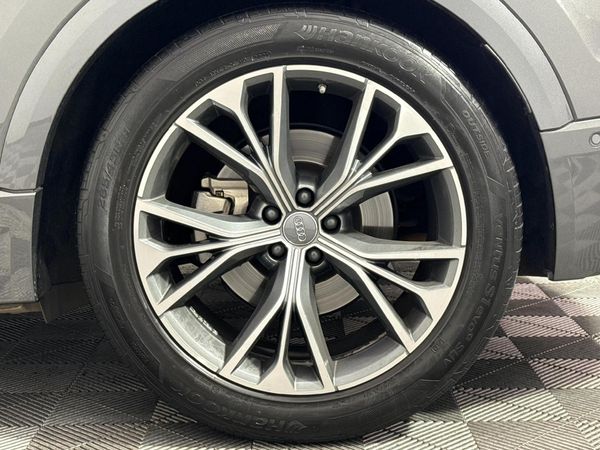 2019-Audi-Q8-55-TFSI-quattro-Auto image:6