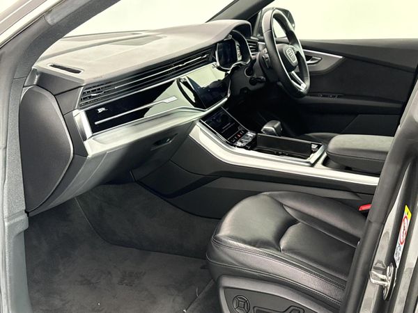 2019-Audi-Q8-55-TFSI-quattro-Auto image:8