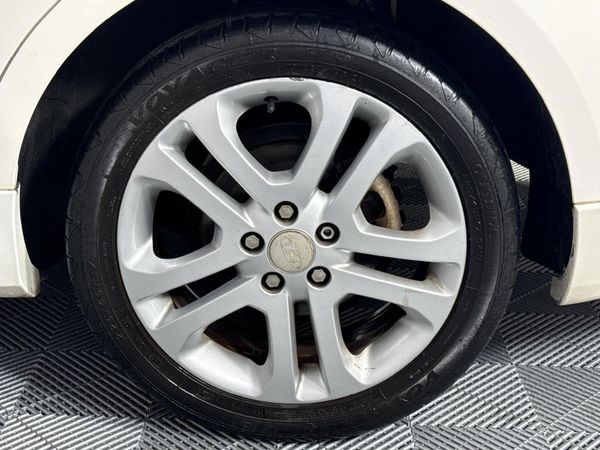 2009-Ford-Focus-20-Trend-Auto image:6