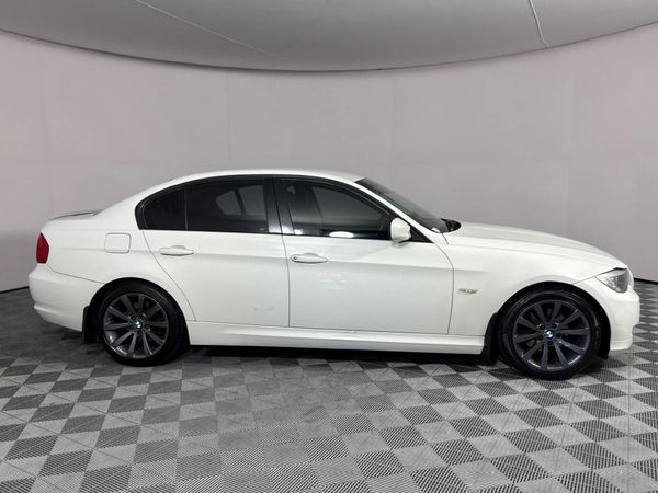 2011-BMW-3-Series-320i-Auto image:17
