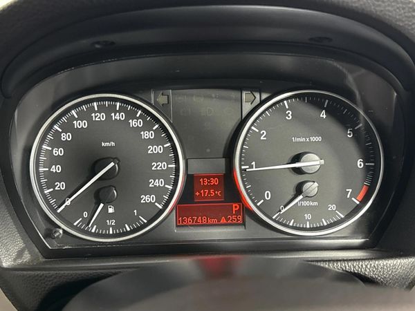 2011-BMW-3-Series-320i-Auto image:2