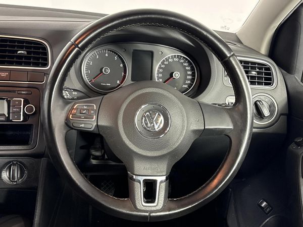 2011-Volkswagen-Polo-16-Comfortline image:12