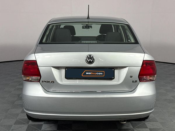 2011-Volkswagen-Polo-16-Comfortline image:18