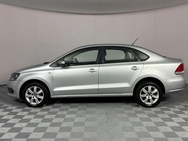 2011-Volkswagen-Polo-16-Comfortline image:19