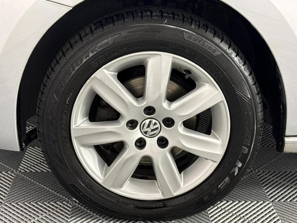 2011-Volkswagen-Polo-16-Comfortline image:4