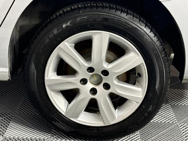 2011-Volkswagen-Polo-16-Comfortline image:6
