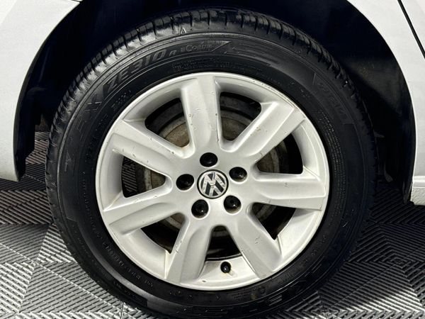 2011-Volkswagen-Polo-16-Comfortline image:7
