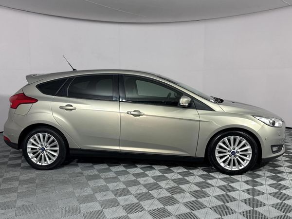 2016-Ford-Focus-10-EcoBoost-Trend-5-dr image:17
