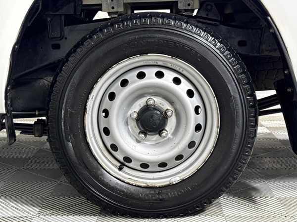 2018-Toyota-Hilux-24-GD-Single-Cab image:4