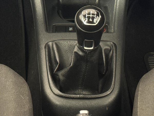 2017-Volkswagen-Up-Move-Up-10-5-dr image:9